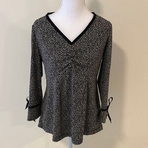 Motherhood Maternity Black & White V-Neck Tie-Cuff Maternity Top